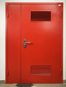 Фото Противопожарные двери с вентиляционной решеткой №50