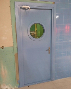 Фото Однопольные двери со стеклом №40